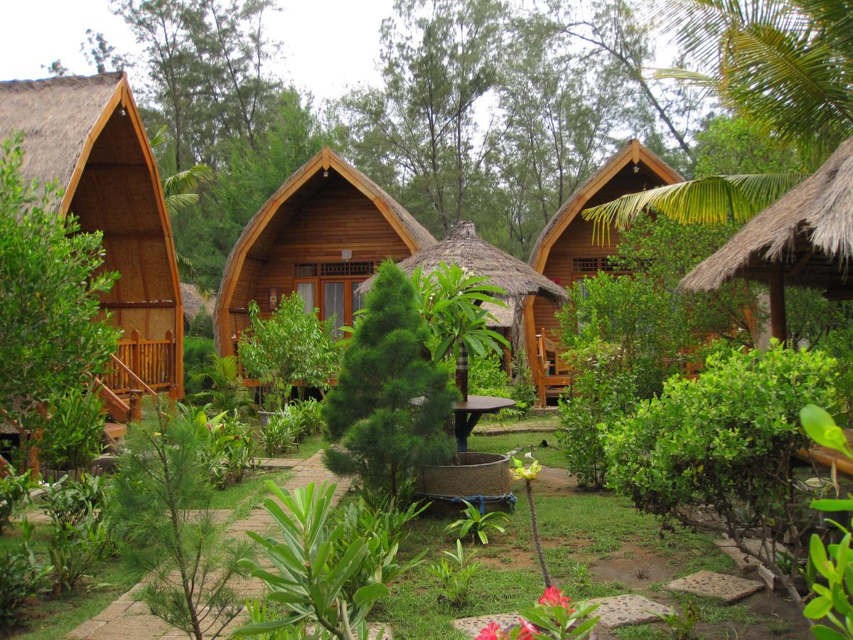 Jepun Bungalows Gili Meno Exterior photo